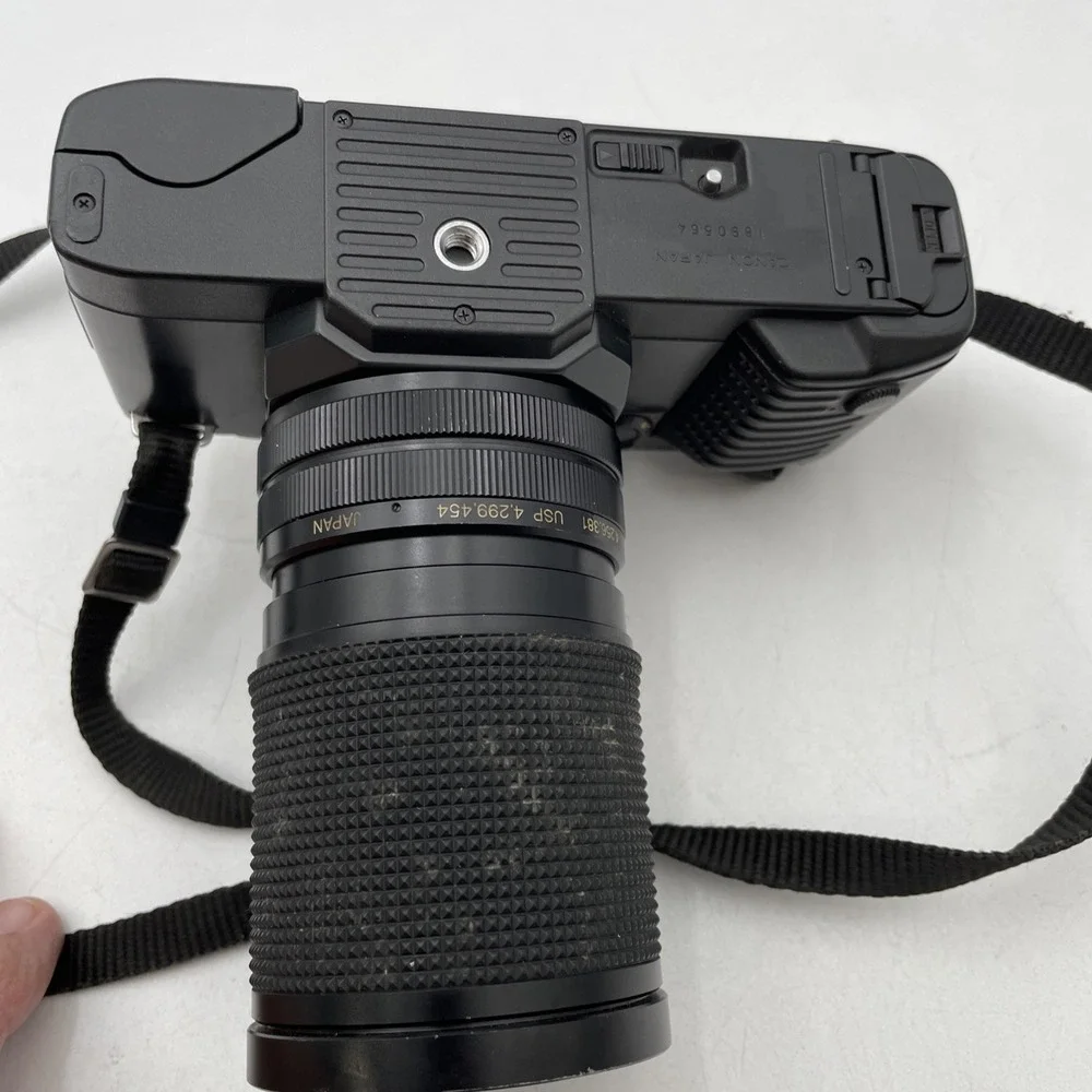 Canon T70 35mm Film Camera+Vivitar 28-85mm f/1:3.5-4.5 Lens +300EZ Flash+Case